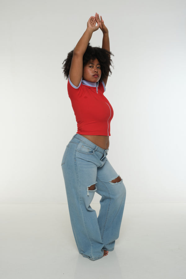 Core ZIP Mid Crop Tee in Red with pastel blue rib