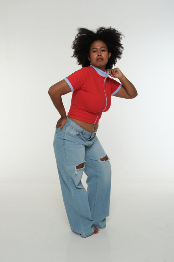Core ZIP Mid Crop Tee in Red with pastel blue rib