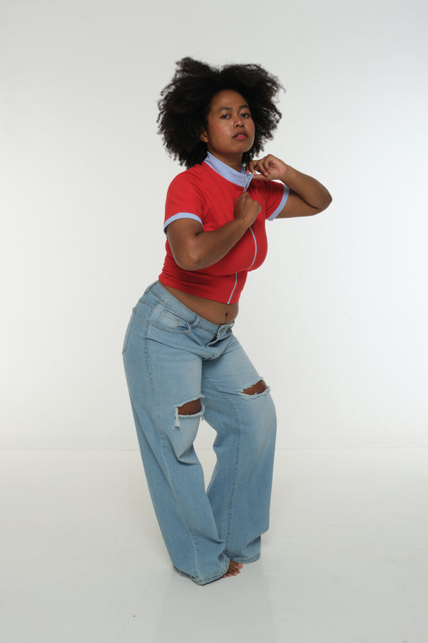 Core ZIP Mid Crop Tee in Red with pastel blue rib