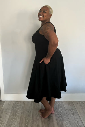 Asri Dress Iza Neck Midi Regular in Black - Manners London