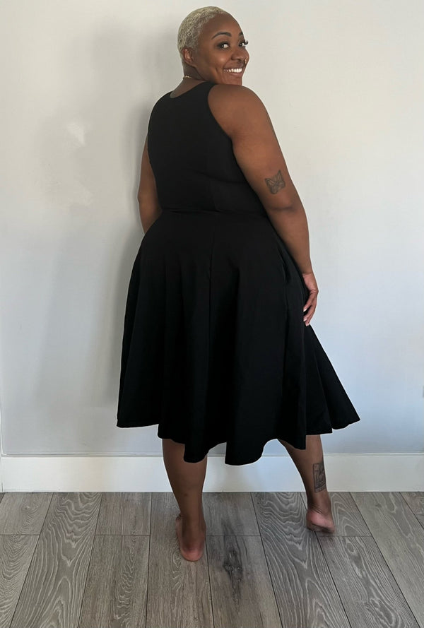 Asri Dress Iza Neck Midi Regular in Black - Manners London