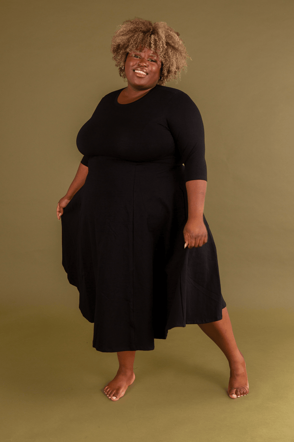 Asri Dress Leki Midi 3/4 sleeve Petite in Black - Manners London
