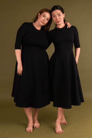 Asri Dress Leki Midi 3/4 sleeve Petite in Black - Manners London