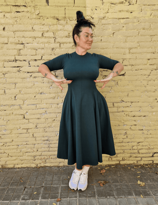 Asri Leki Dress Midi 3/4 sleeve in Forest Green - Manners London
