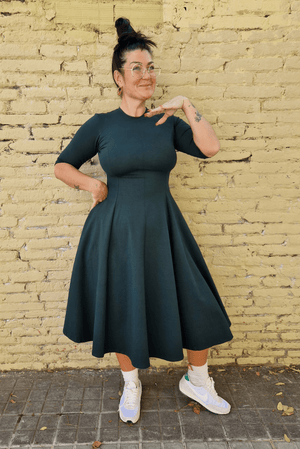 Asri Leki Dress Midi 3/4 sleeve Petite in Forest Green - Manners London
