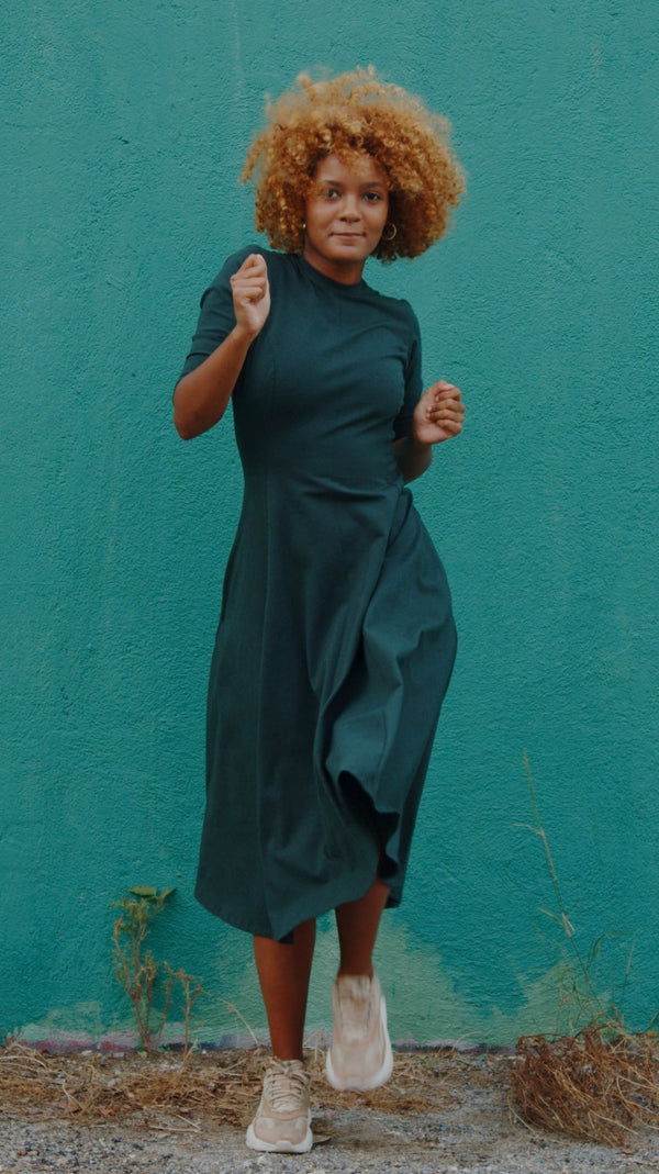 Asri Leki Dress Midi 3/4 sleeve Petite in Forest Green - Manners London