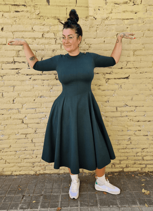 Asri Leki Dress Midi 3/4 sleeve Petite in Forest Green - Manners London