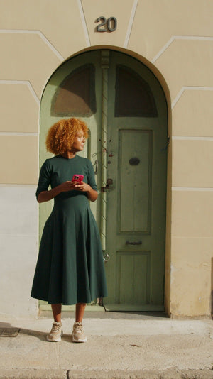 Asri Leki Dress Midi 3/4 sleeve Petite in Forest Green - Manners London