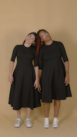 Asri Dress Leki Midi 3/4 sleeve in Black