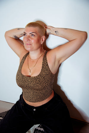Shinni Neck Crop Tank In Classic Leopard - Manners London