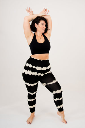 Super High Waist Tib Pant Petite In Blot Black - Manners London