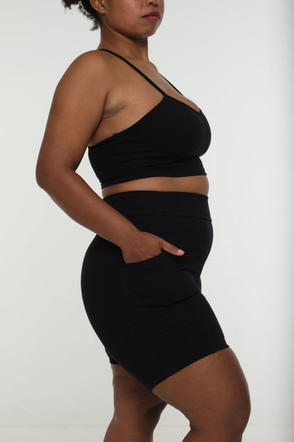 Tib Shorts Petite with pockets and zip in Black - Manners London