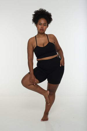 Tib Shorts Petite with pockets and zip in Black - Manners London