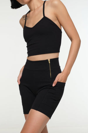 Tib Shorts Petite with pockets and zip in Black - Manners London