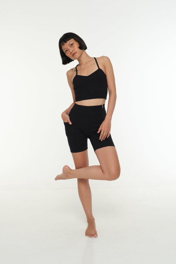 Tib Shorts Petite with pockets and zip in Black - Manners London