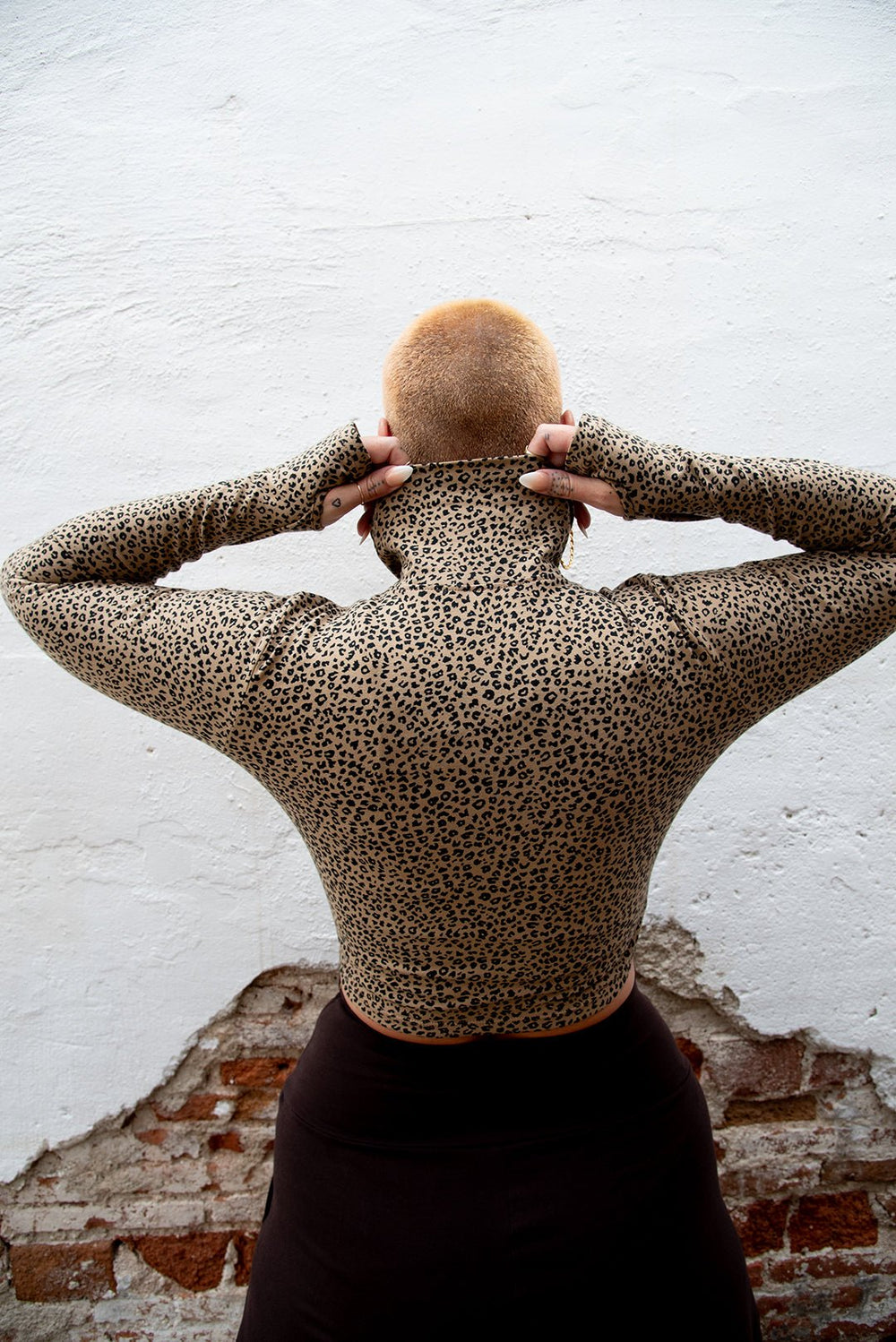 Turtle Neck Long Sleeve Crop Top with Hole in Classic Leopard - Manners London